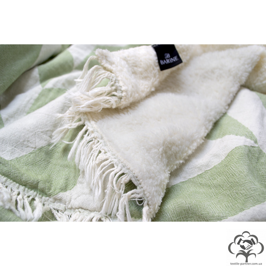 pled-mikroplyush-barine-fishbone-throw-green-eyes-125170