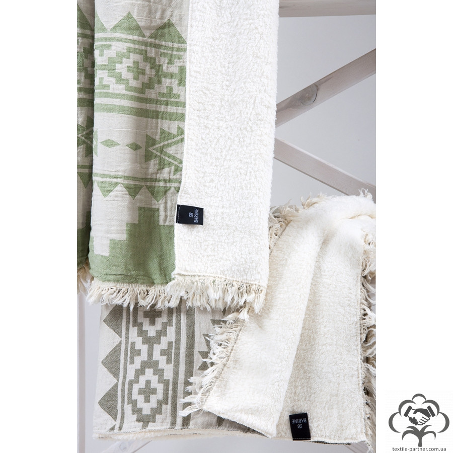 pled-mikroplyush-barine-rug-throw-green-eyes-130170