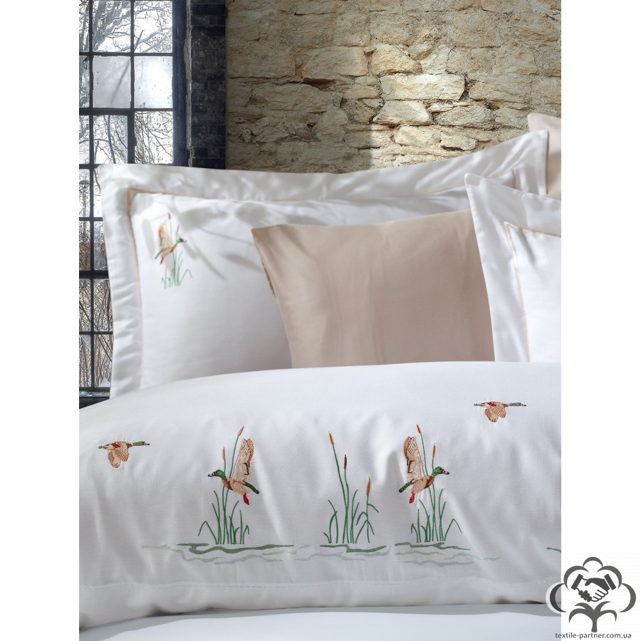 postelnoe-bele-dantela-vita-satin-s-vyshivkoj-duck-evro